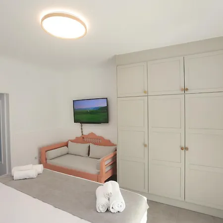 Nyaraló Almyra Fínikasz