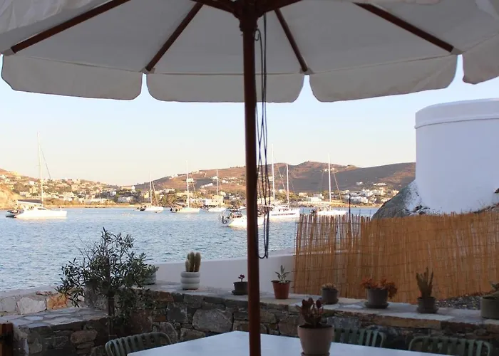 Almyra * Finikas (Syros)